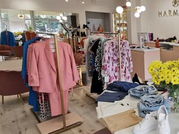 Stylowa realizacja – wyposaenie sklepu odzieowego