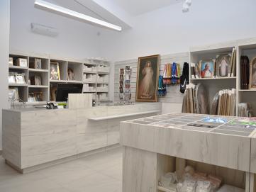Meble sklepowe w�asnej produkcji